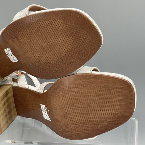 NEW Crevo Women’s Kaitlyn Snake Print Block Heels White Size 9 - Picture 10 of 10